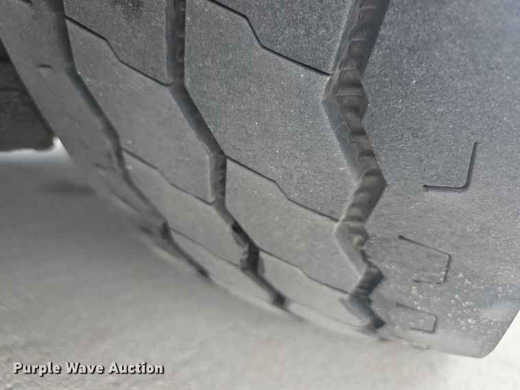 image for item FI0554 2006 Gillig  G29D102N4 shuttle bus