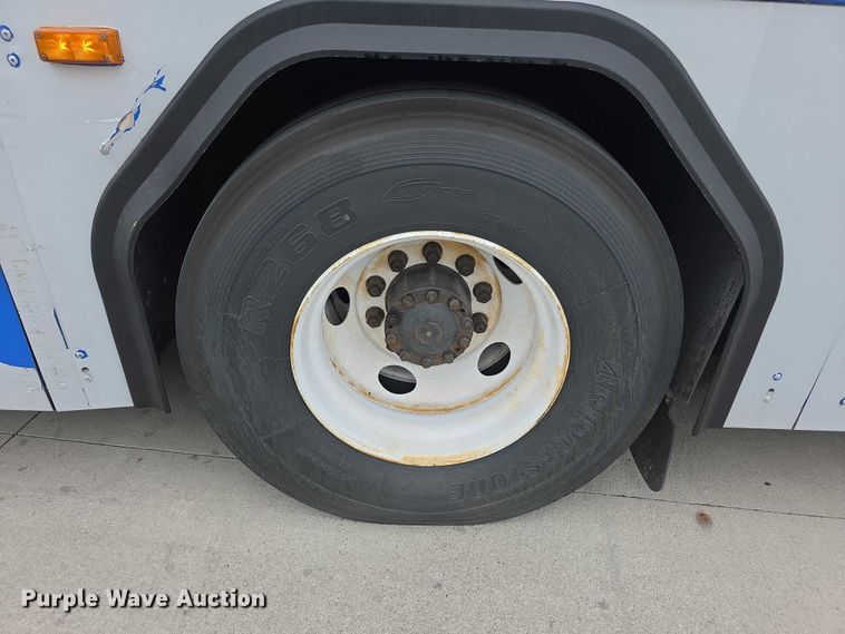 image for item FI0554 2006 Gillig  G29D102N4 shuttle bus