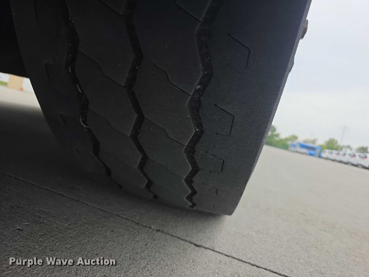 image for item FI0554 2006 Gillig  G29D102N4 shuttle bus