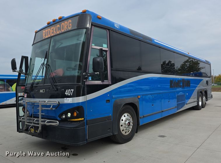 image for item FI0557 2016 MCI F4500 Vocational shuttle bus