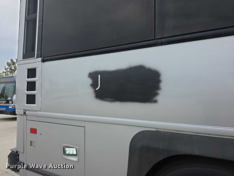 image for item FI0557 2016 MCI F4500 Vocational shuttle bus