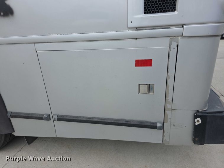 image for item FI0557 2016 MCI F4500 Vocational shuttle bus