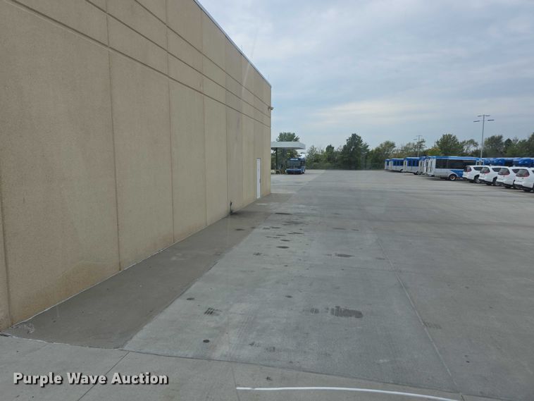 image for item FI0557 2016 MCI F4500 Vocational shuttle bus