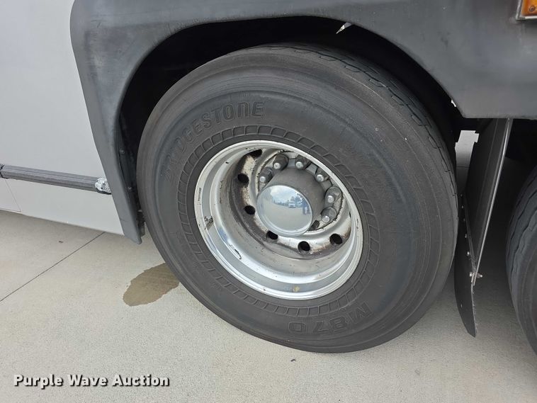 image for item FI0557 2016 MCI F4500 Vocational shuttle bus