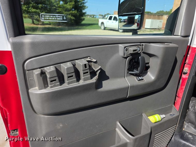 image for item FI0563 2009 Chevrolet Express 4500 ambulance