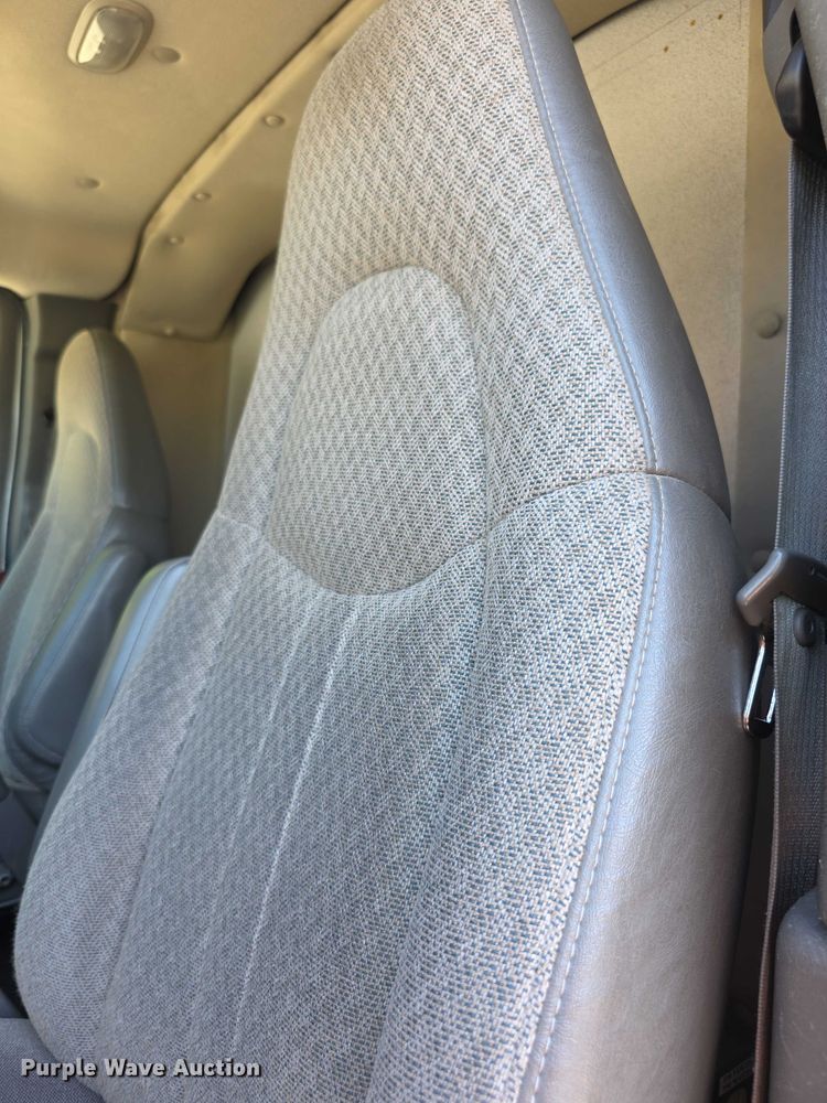 image for item FI0563 2009 Chevrolet Express 4500 ambulance