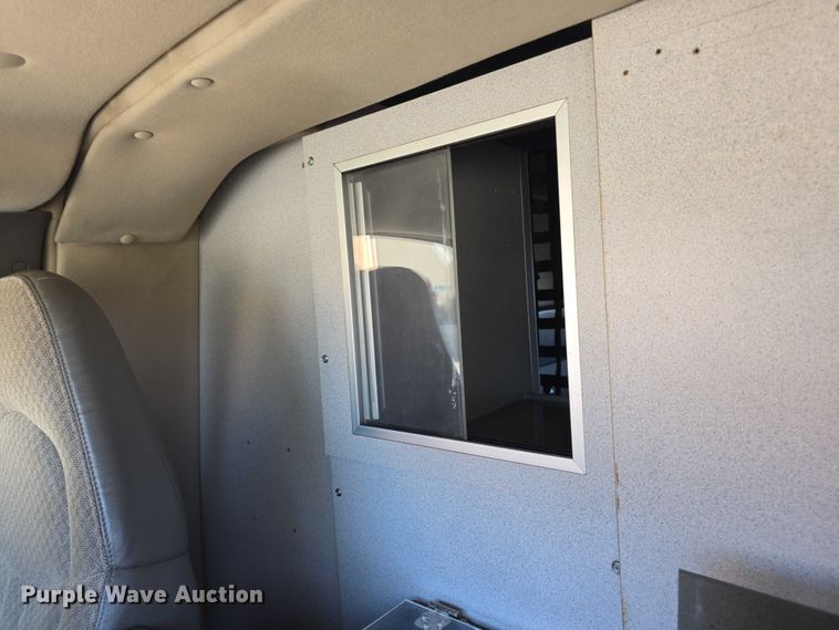 image for item FI0563 2009 Chevrolet Express 4500 ambulance