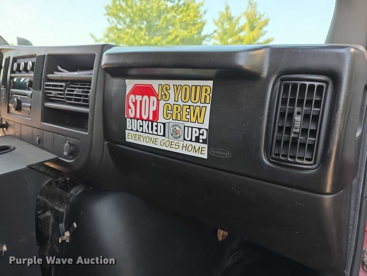 image for item FI0563 2009 Chevrolet Express 4500 ambulance