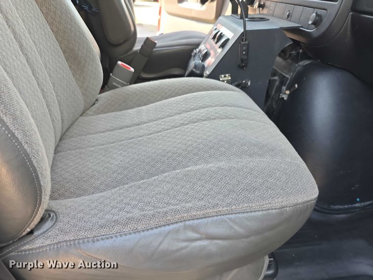 image for item FI0563 2009 Chevrolet Express 4500 ambulance