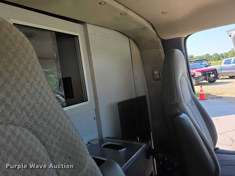 image for item FI0563 2009 Chevrolet Express 4500 ambulance
