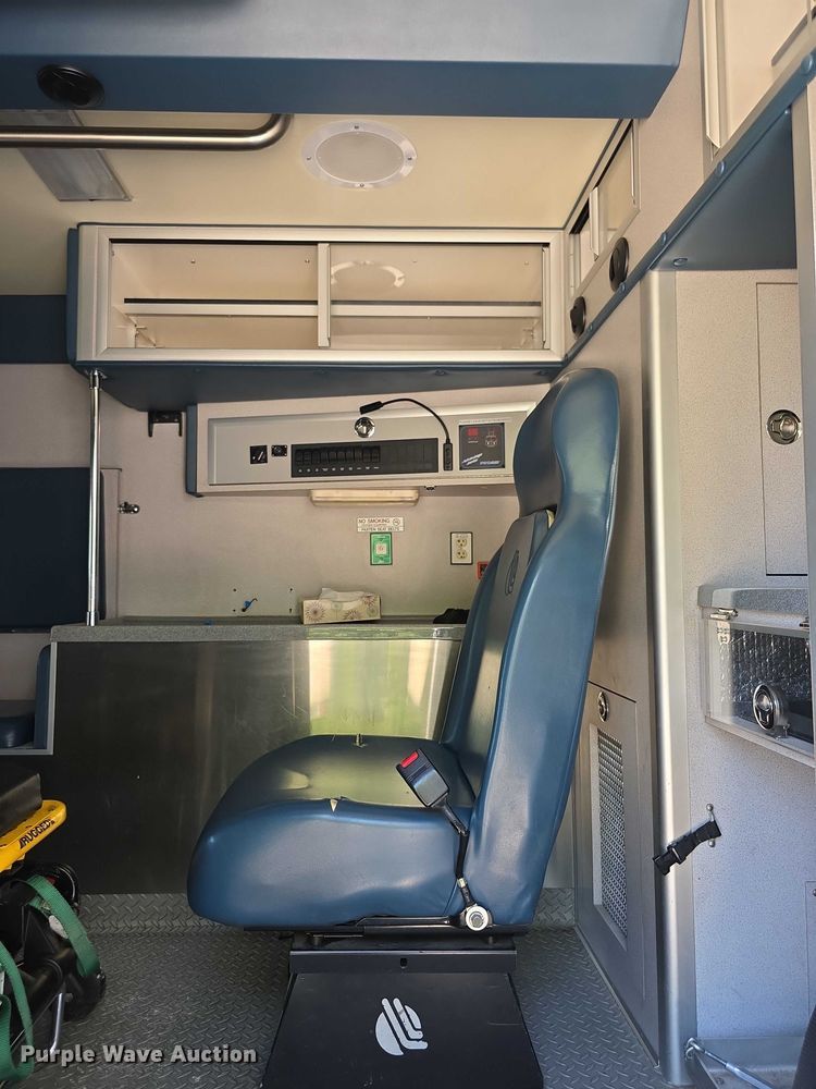 image for item FI0563 2009 Chevrolet Express 4500 ambulance