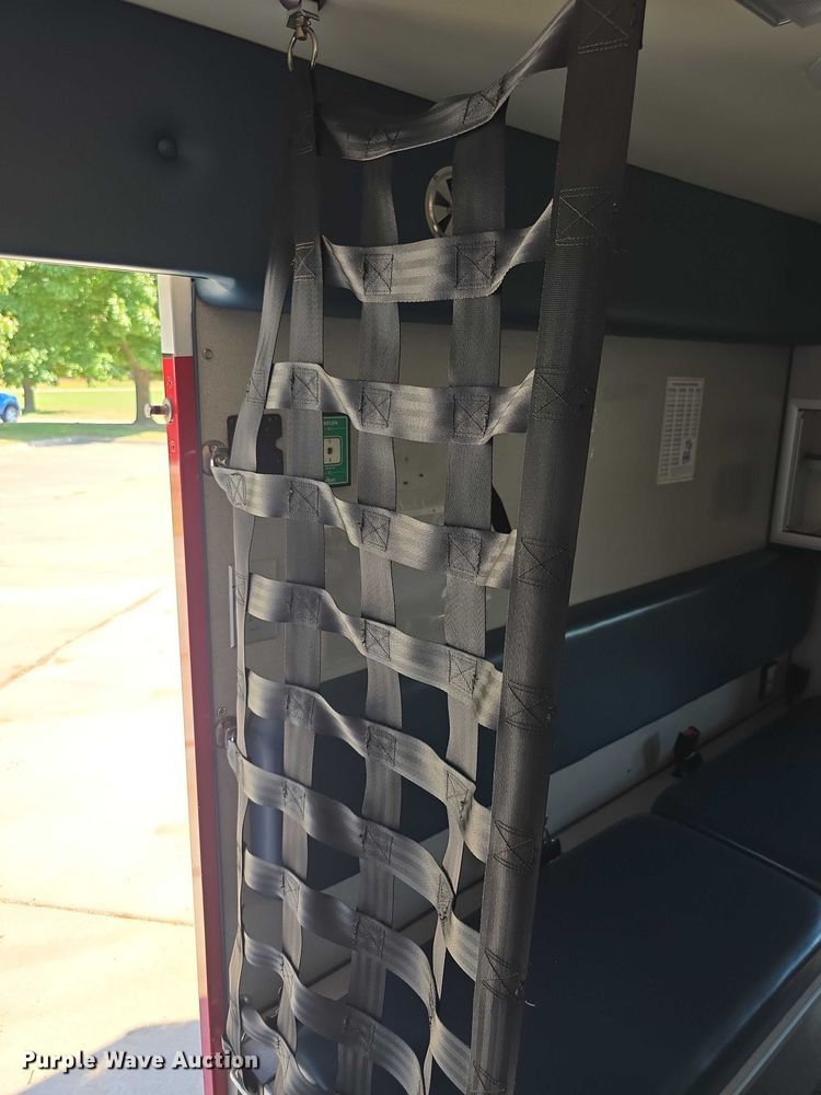 image for item FI0563 2009 Chevrolet Express 4500 ambulance