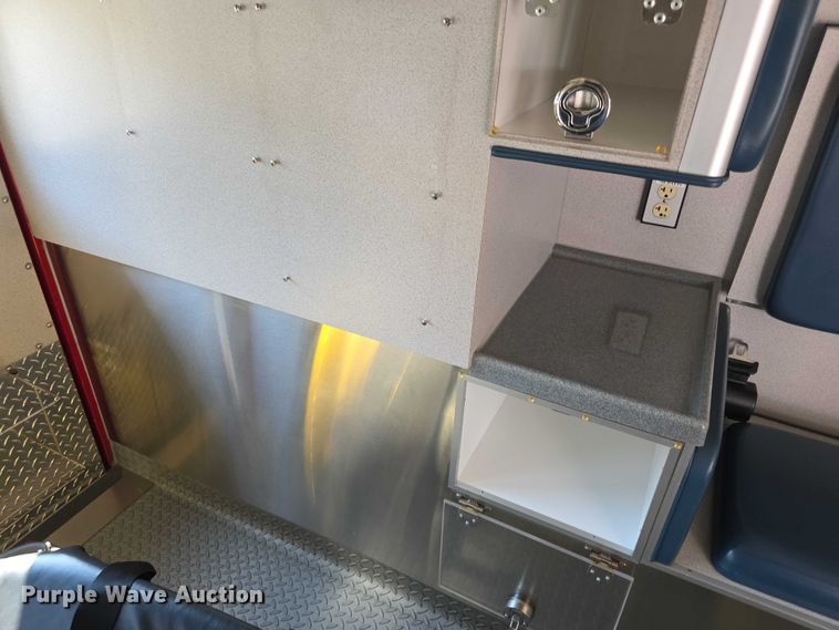 image for item FI0563 2009 Chevrolet Express 4500 ambulance