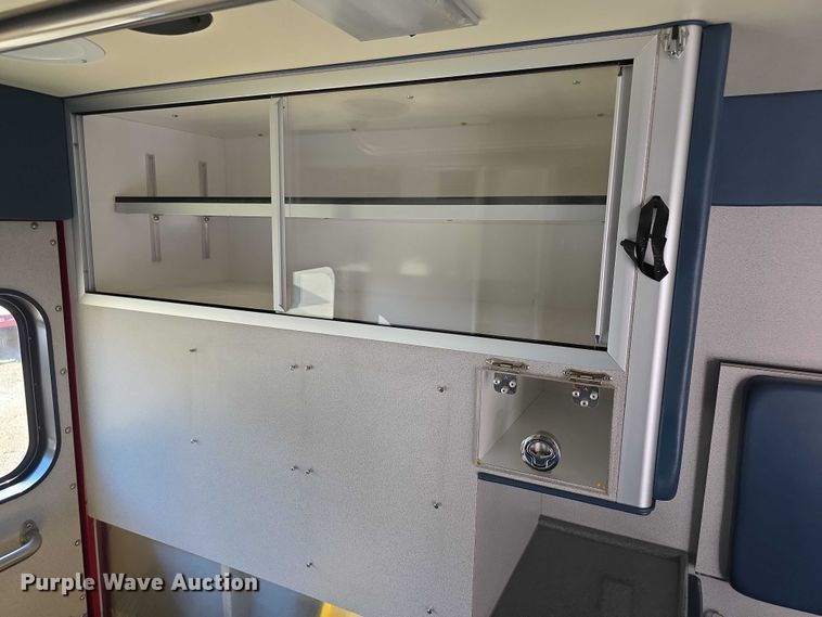 image for item FI0563 2009 Chevrolet Express 4500 ambulance