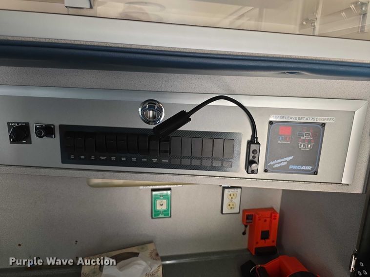 image for item FI0563 2009 Chevrolet Express 4500 ambulance