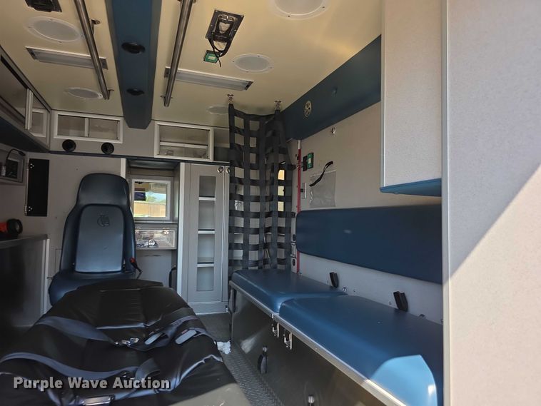 image for item FI0563 2009 Chevrolet Express 4500 ambulance