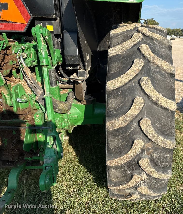 image for item IE9192 2016 John Deere 6120M MFWD tractor