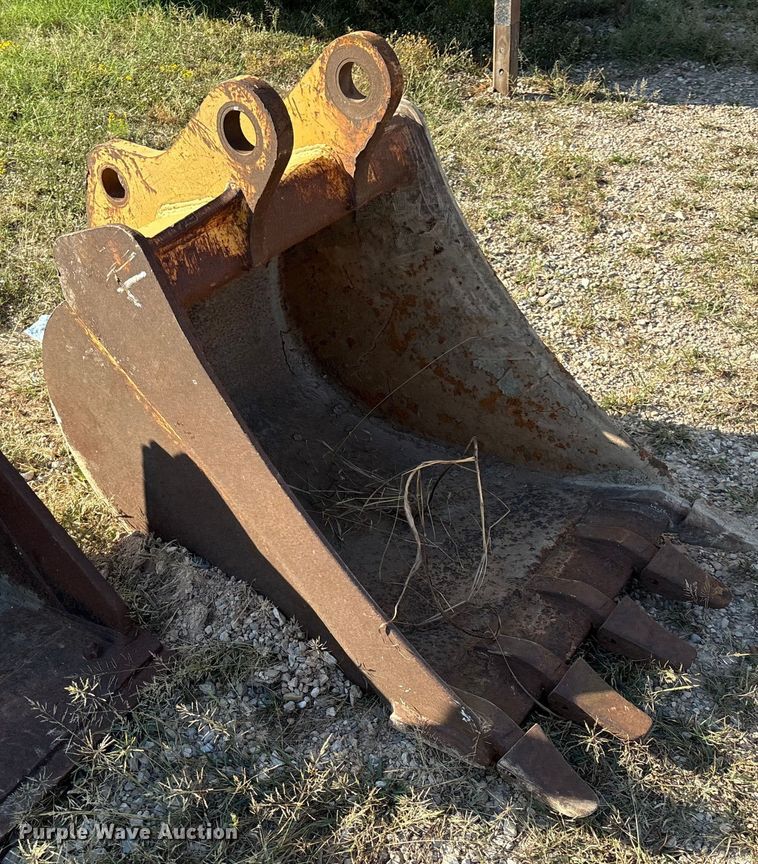 image for item IE9195 John Deere AT192015 backhoe bucket