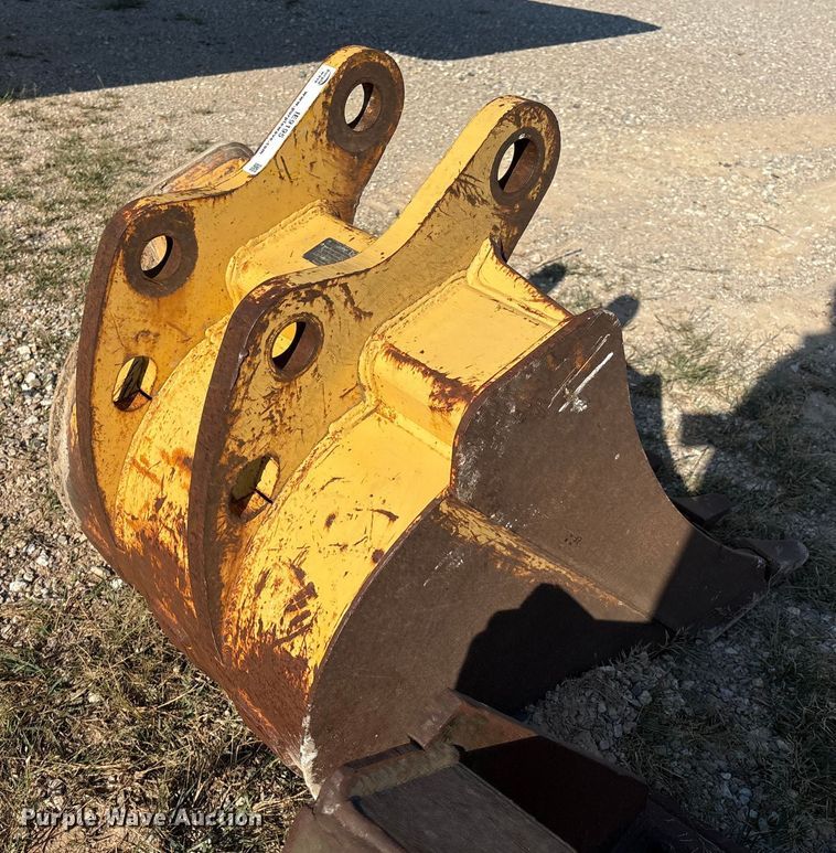 image for item IE9195 John Deere AT192015 backhoe bucket