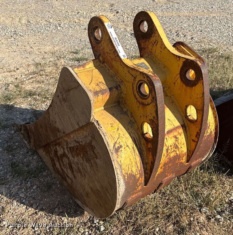 image for item IE9195 John Deere AT192015 backhoe bucket