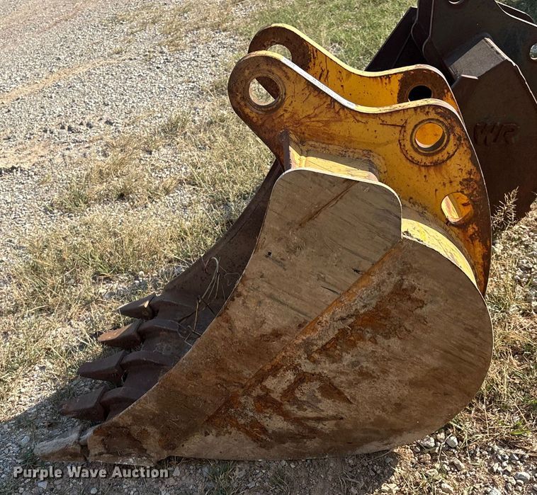 image for item IE9195 John Deere AT192015 backhoe bucket