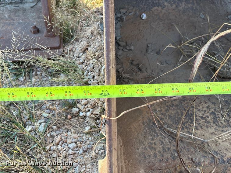 image for item IE9195 John Deere AT192015 backhoe bucket