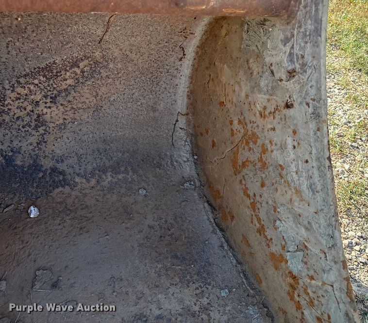 image for item IE9195 John Deere AT192015 backhoe bucket