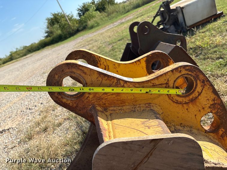 image for item IE9195 John Deere AT192015 backhoe bucket