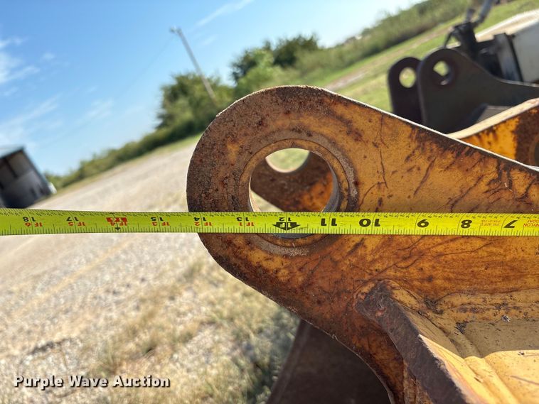 image for item IE9195 John Deere AT192015 backhoe bucket