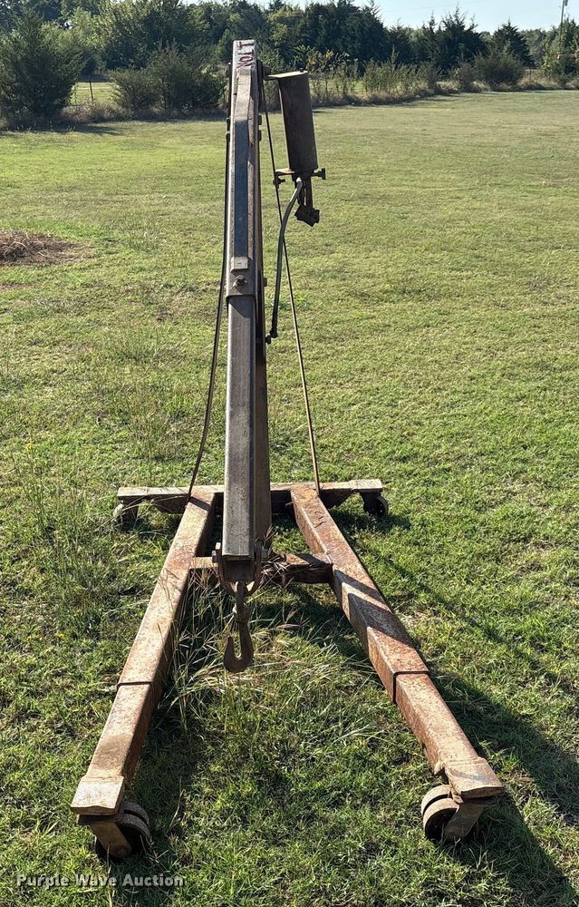 image for item IE9199 Automotive engine hoist