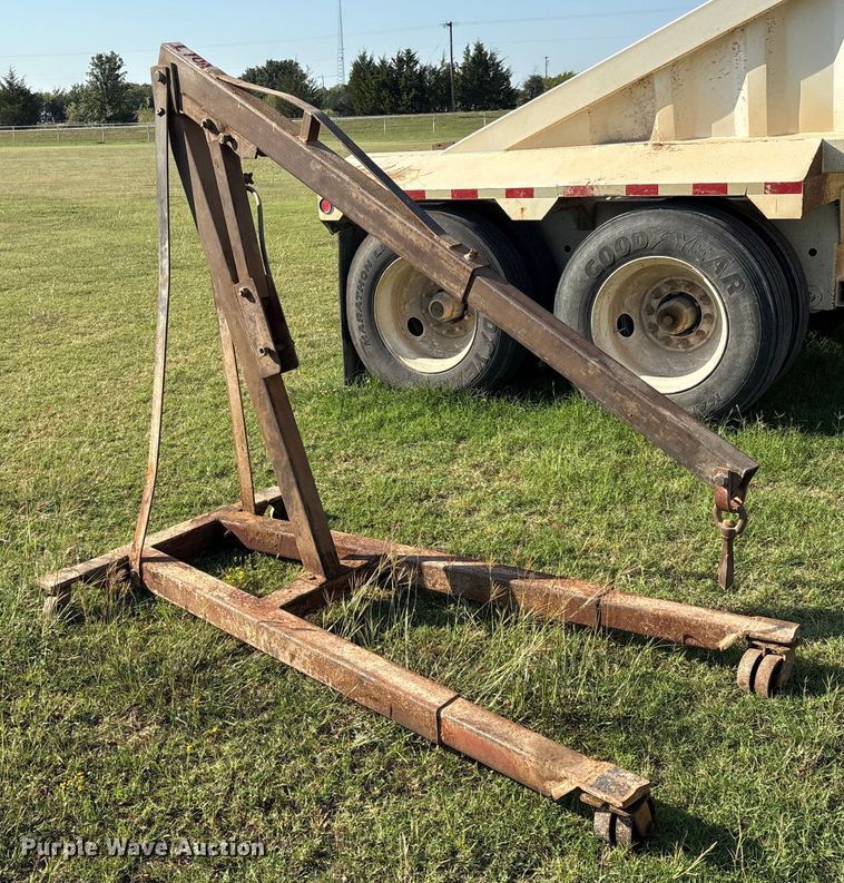 image for item IE9199 Automotive engine hoist