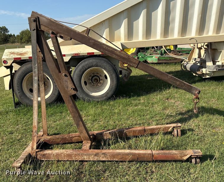 image for item IE9199 Automotive engine hoist