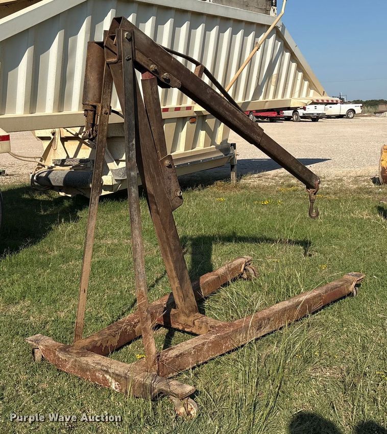 image for item IE9199 Automotive engine hoist