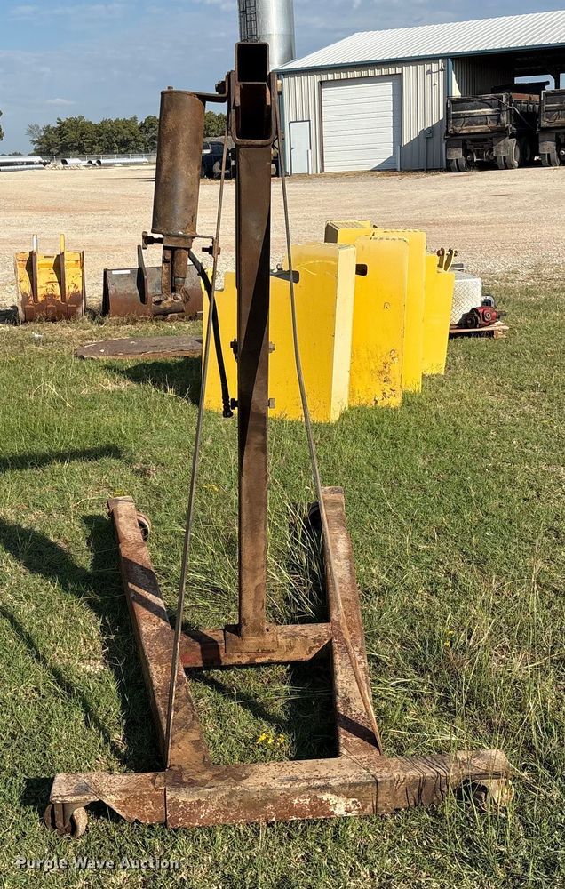 image for item IE9199 Automotive engine hoist