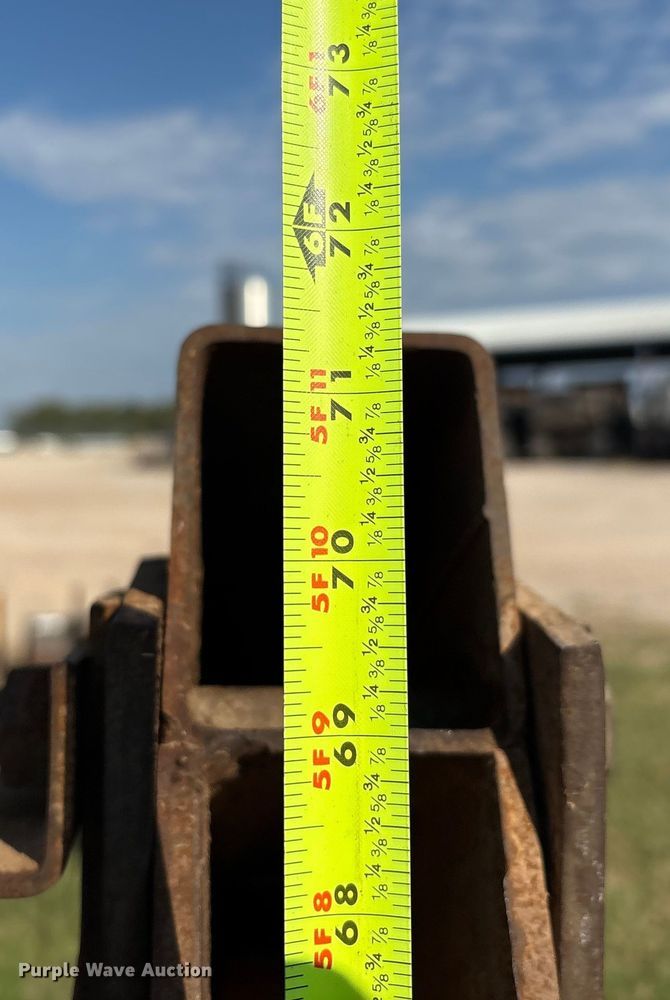 image for item IE9199 Automotive engine hoist