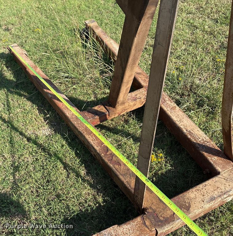 image for item IE9199 Automotive engine hoist