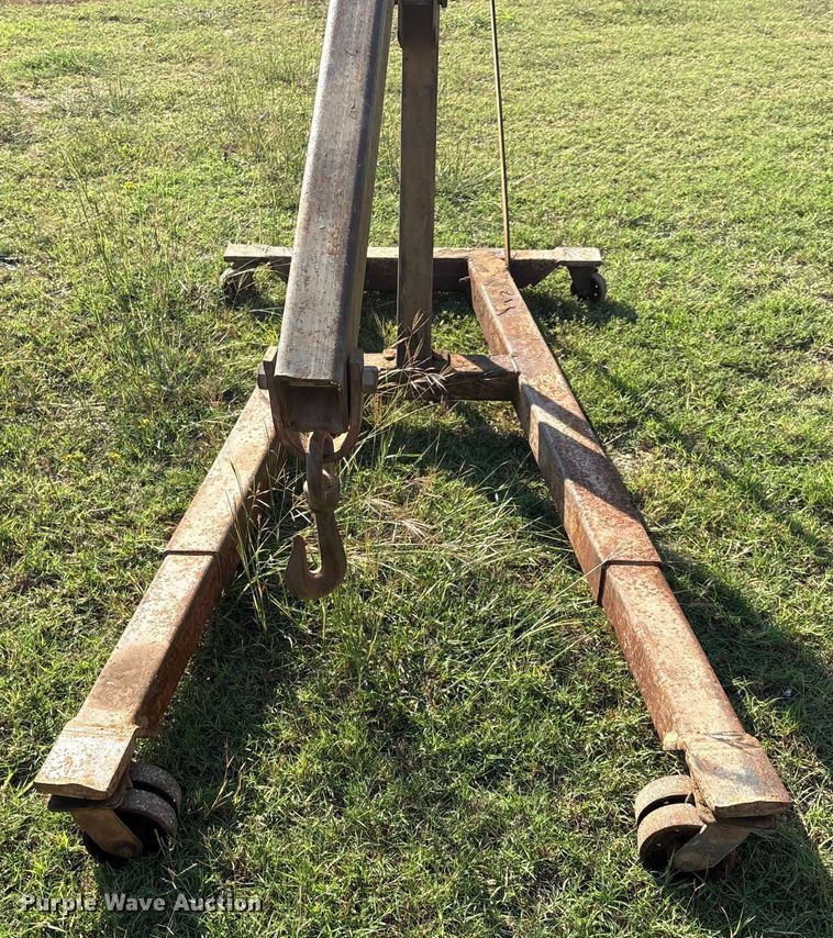 image for item IE9199 Automotive engine hoist