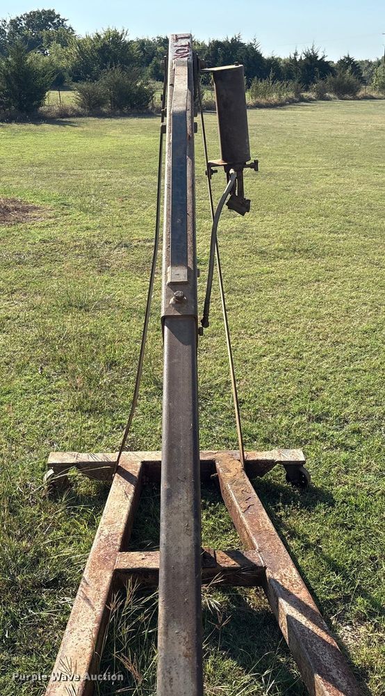 image for item IE9199 Automotive engine hoist