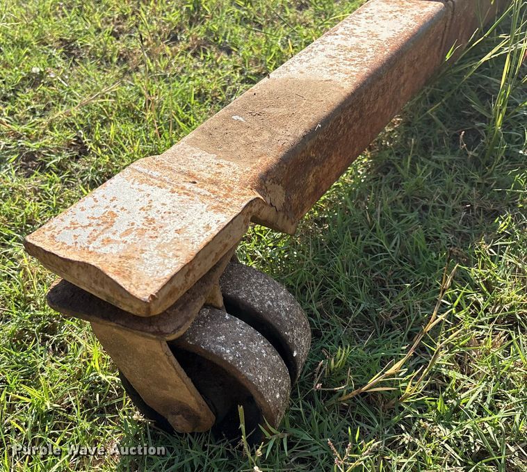 image for item IE9199 Automotive engine hoist