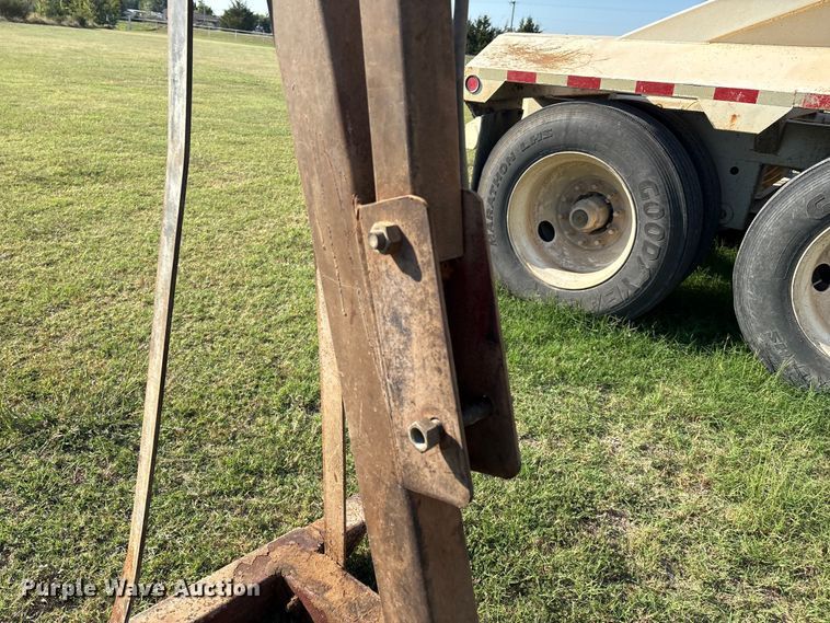 image for item IE9199 Automotive engine hoist