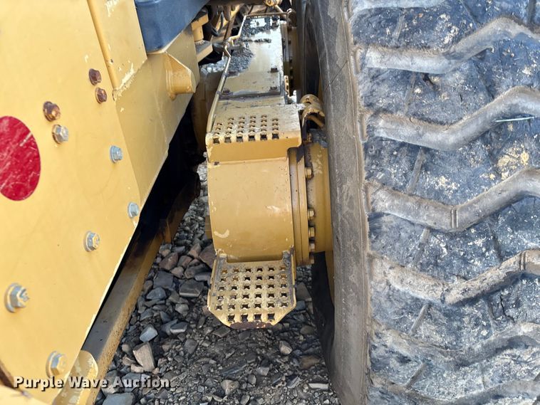 image for item IE9230 2007 Caterpillar 140H VHP Plus motor grader