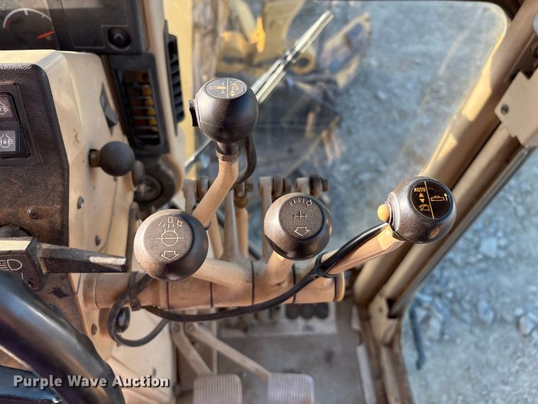 image for item IE9230 2007 Caterpillar 140H VHP Plus motor grader