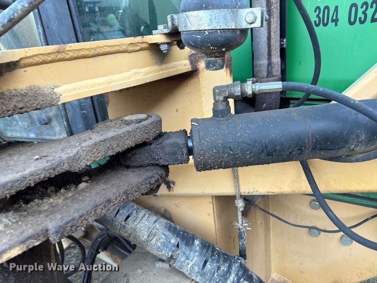 image for item IE9232 John Deere 6615 tractor