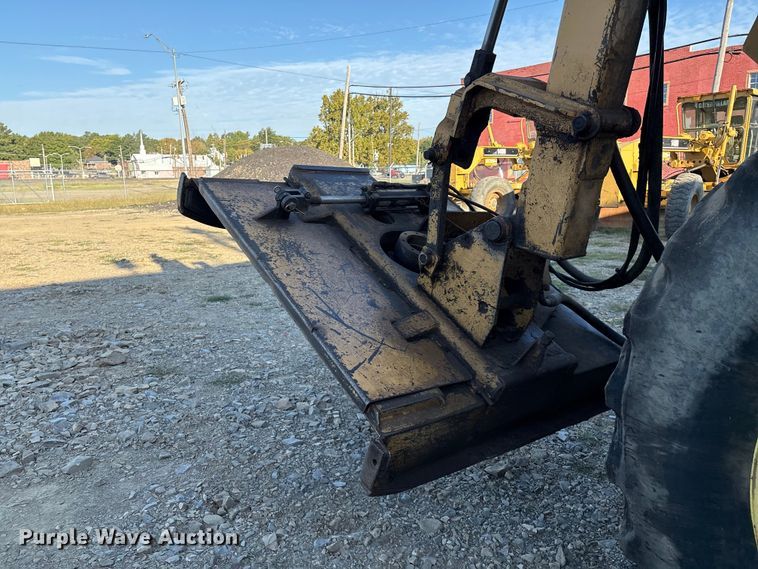 image for item IE9232 John Deere 6615 tractor