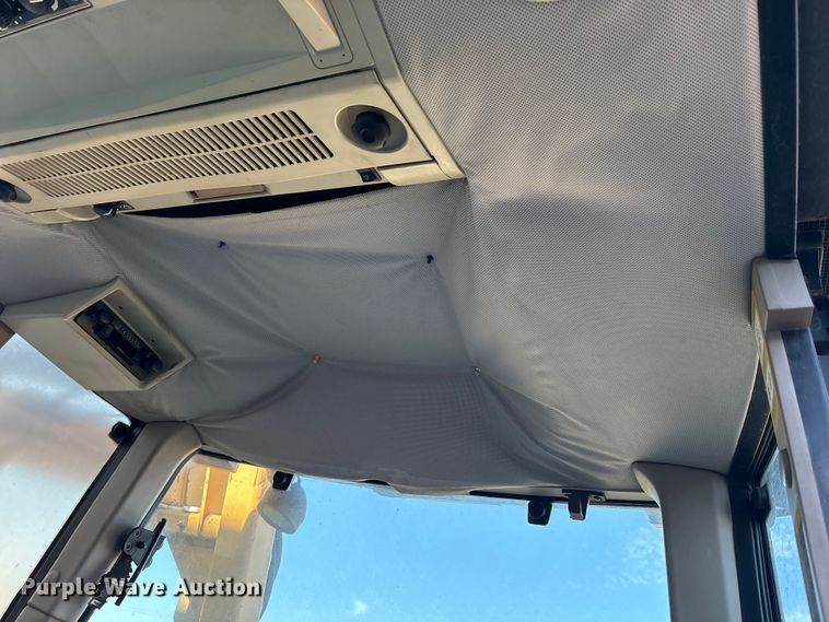 image for item IE9232 John Deere 6615 tractor