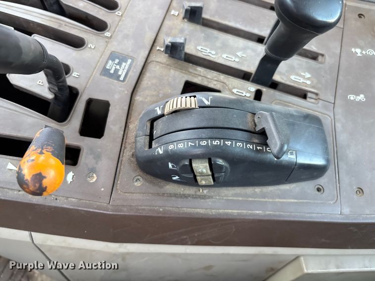 image for item IE9232 John Deere 6615 tractor