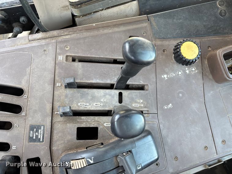 image for item IE9232 John Deere 6615 tractor