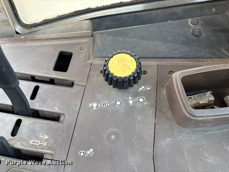 image for item IE9232 John Deere 6615 tractor