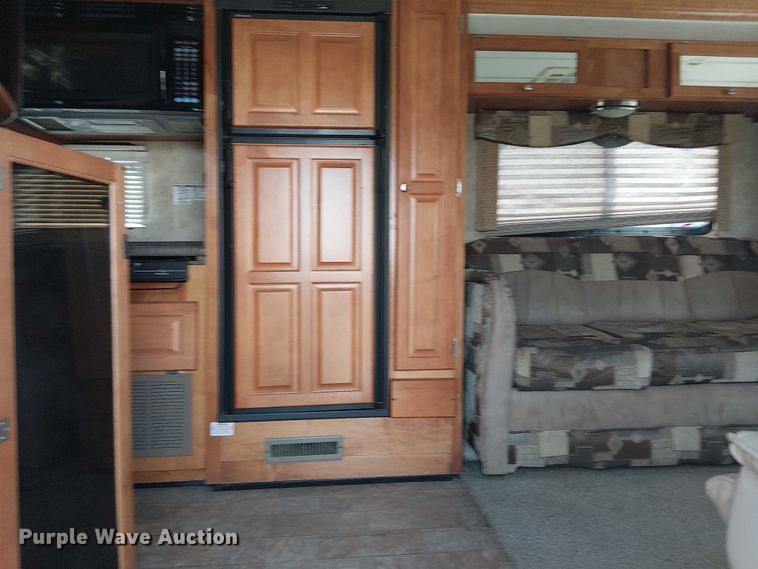 image for item DJ7827 2007 Gulf Stream 8390 Crescendo RV