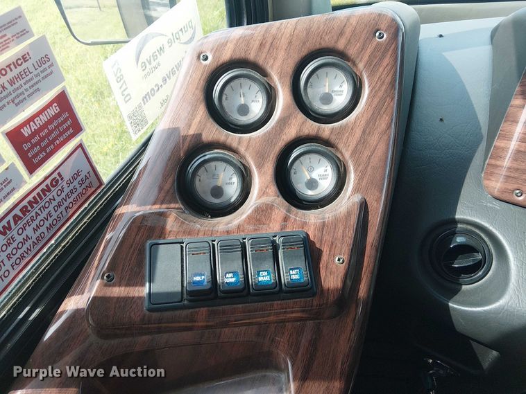 image for item DJ7827 2007 Gulf Stream 8390 Crescendo RV